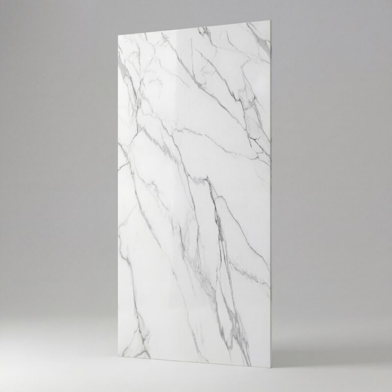 Panel ścienny PCV biały marmur Calacatta 280x122 cm – duży format z delikatnymi szarymi żyłami