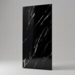 Panel ścienny PCV czarny marmur Classic Black 280x122 cm – packshot z jasnymi żyłami